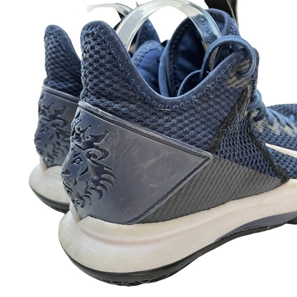 LEBRON JAMES NIKE Navy Blue CV4004-401 Low Top WITNESS Basketball Shoes sz 8 - Picture 5 of 16